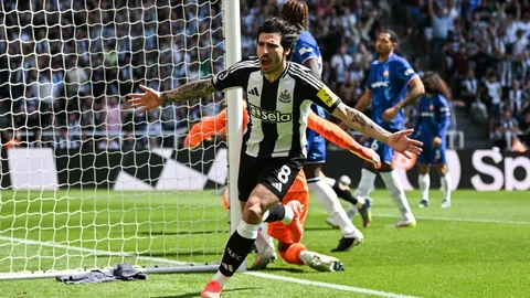 Unstoppable Newcastle Sink Chelsea 2-0 to Tighten Grip on Europe Unstoppable Newcastle Sink Chelsea 2-0 to Tighten Grip on Europe